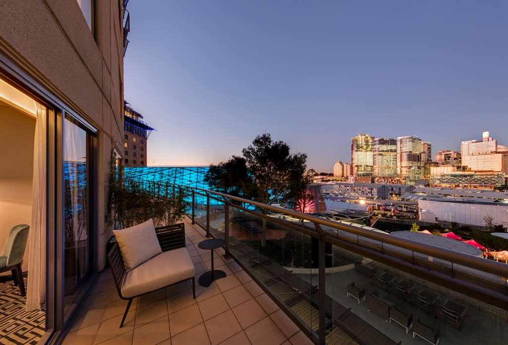 The Star Grand Hotel And Residences Сидни Стая снимка Balcony of a penthouse apartment